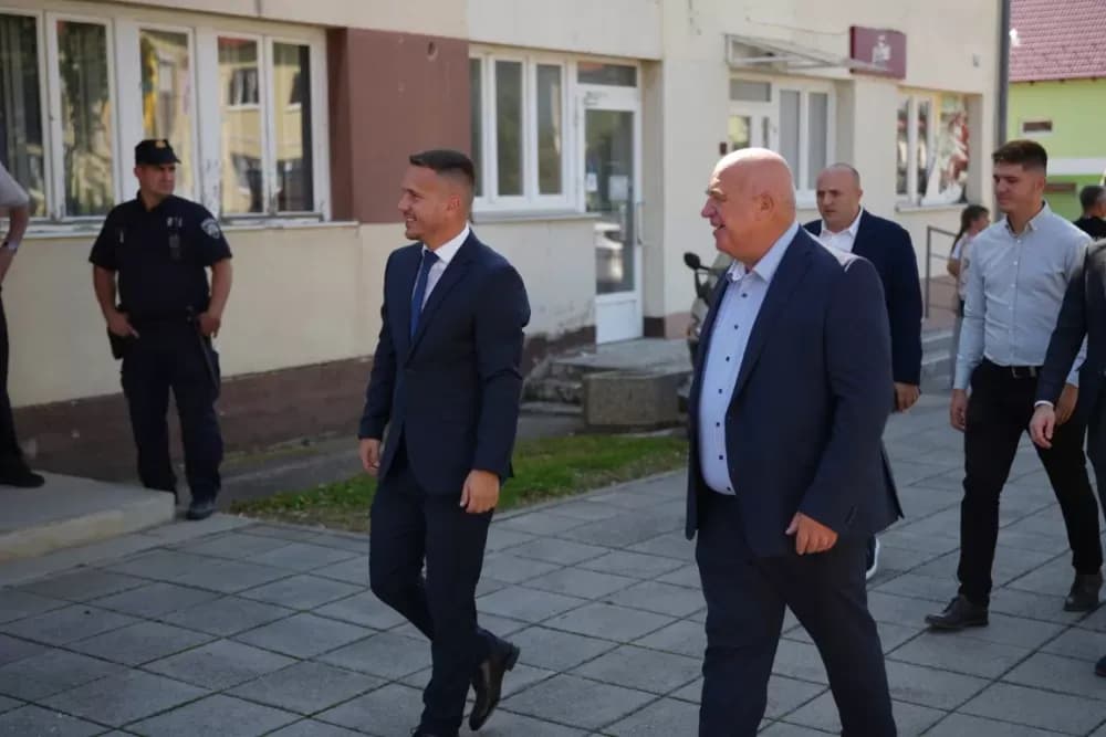 Mladi brodsko-posavski općinski načelnici i među njima jedan malo stariji na proslavi Dana grada Kutjeva