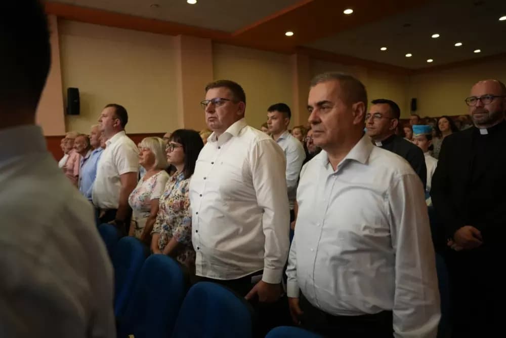 Mladi brodsko-posavski općinski načelnici i među njima jedan malo stariji na proslavi Dana grada Kutjeva
