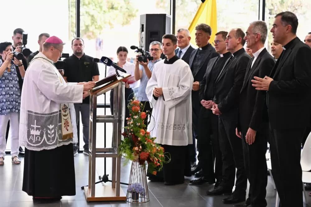 Svečano otvorena Katolička osnovna škola Andrije Živkovića u Slavonskom Brodu