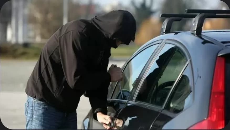 Ukrao automobil u Parizu pa ga dovezao u Vukovar i registriraoVozilo je privremeno oduzeto, a protiv osumnjičenog slijedi kaznena prijava za nekoliko kaznenih djela