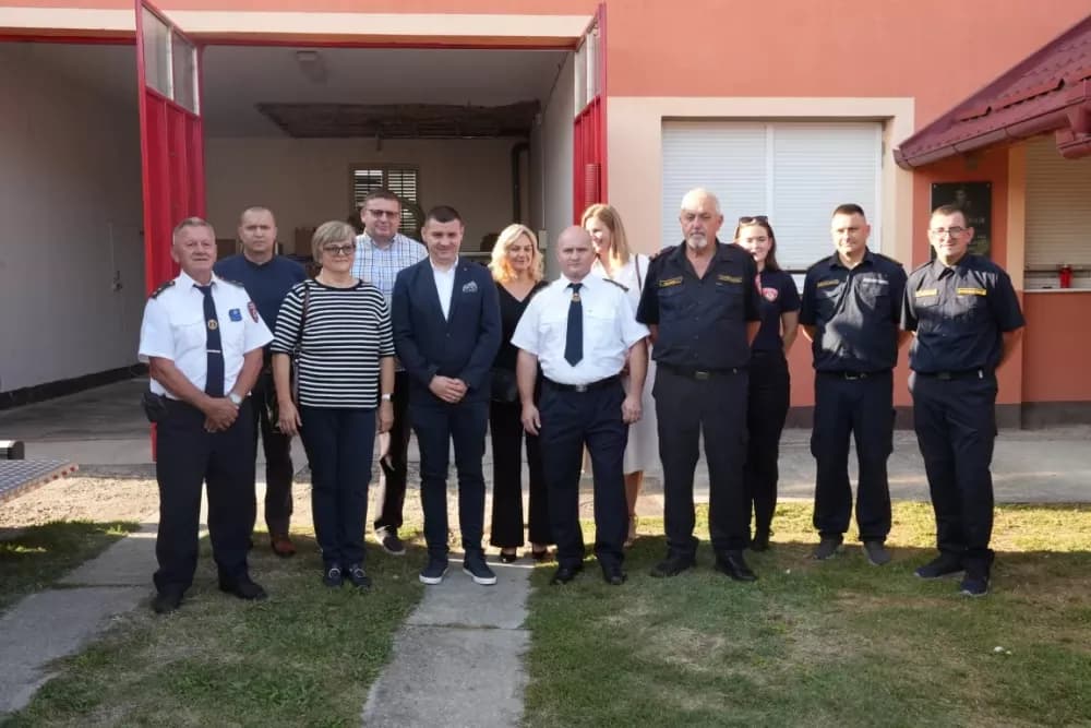 (FOTOGALERIJA) Proslavljen Dana općine Brodski Stupnik uz euharistijsko slavlje, polaganje vijenaca u čast poginulih branitelja i Svečanu sjednicu Općinskog vijeća
