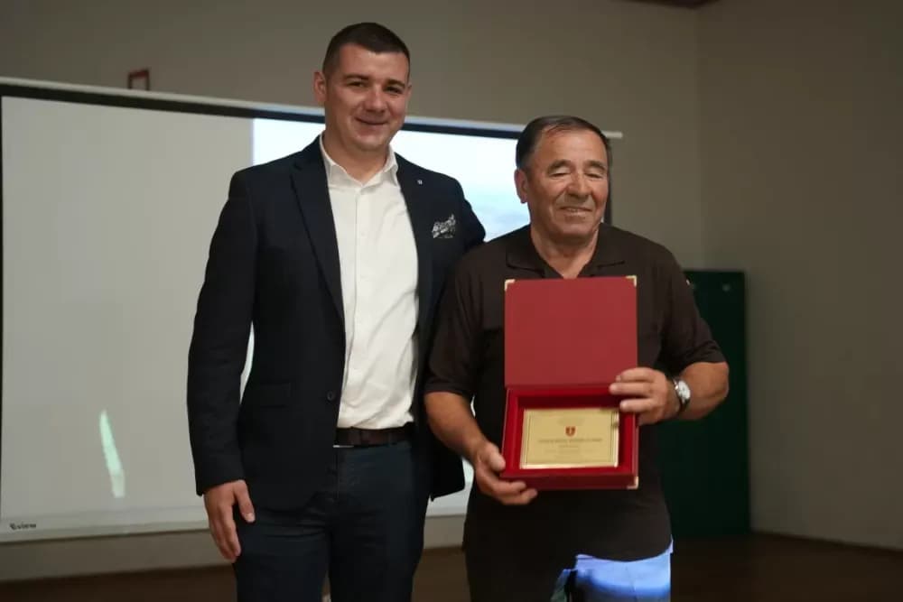 (FOTOGALERIJA) Proslavljen Dana općine Brodski Stupnik uz euharistijsko slavlje, polaganje vijenaca u čast poginulih branitelja i Svečanu sjednicu Općinskog vijeća