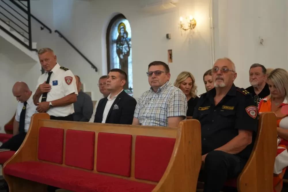 (FOTOGALERIJA) Proslavljen Dana općine Brodski Stupnik uz euharistijsko slavlje, polaganje vijenaca u čast poginulih branitelja i Svečanu sjednicu Općinskog vijeća