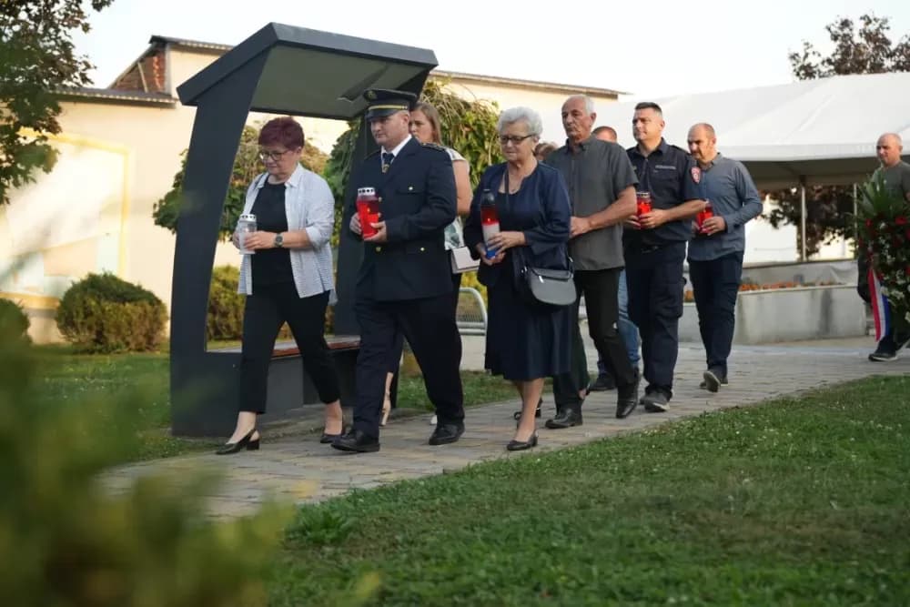 (FOTOGALERIJA) Proslavljen Dana općine Brodski Stupnik uz euharistijsko slavlje, polaganje vijenaca u čast poginulih branitelja i Svečanu sjednicu Općinskog vijeća