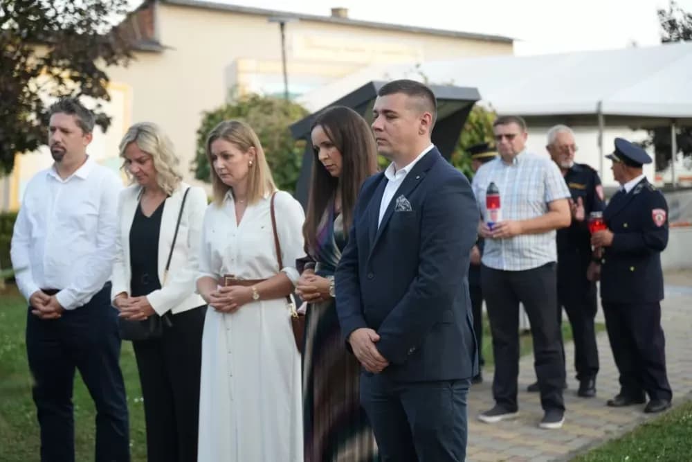 (FOTOGALERIJA) Proslavljen Dana općine Brodski Stupnik uz euharistijsko slavlje, polaganje vijenaca u čast poginulih branitelja i Svečanu sjednicu Općinskog vijeća