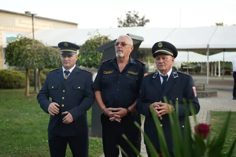 (FOTOGALERIJA) Proslavljen Dana općine Brodski Stupnik uz euharistijsko slavlje, polaganje vijenaca u čast poginulih branitelja i Svečanu sjednicu Općinskog vijeća