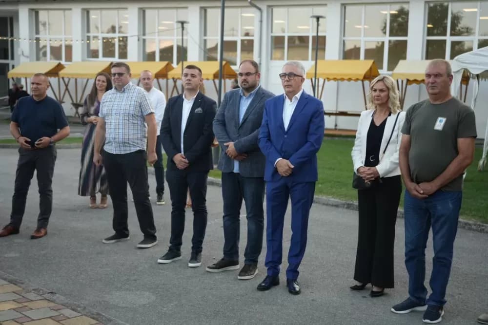 (FOTOGALERIJA) Proslavljen Dana općine Brodski Stupnik uz euharistijsko slavlje, polaganje vijenaca u čast poginulih branitelja i Svečanu sjednicu Općinskog vijeća