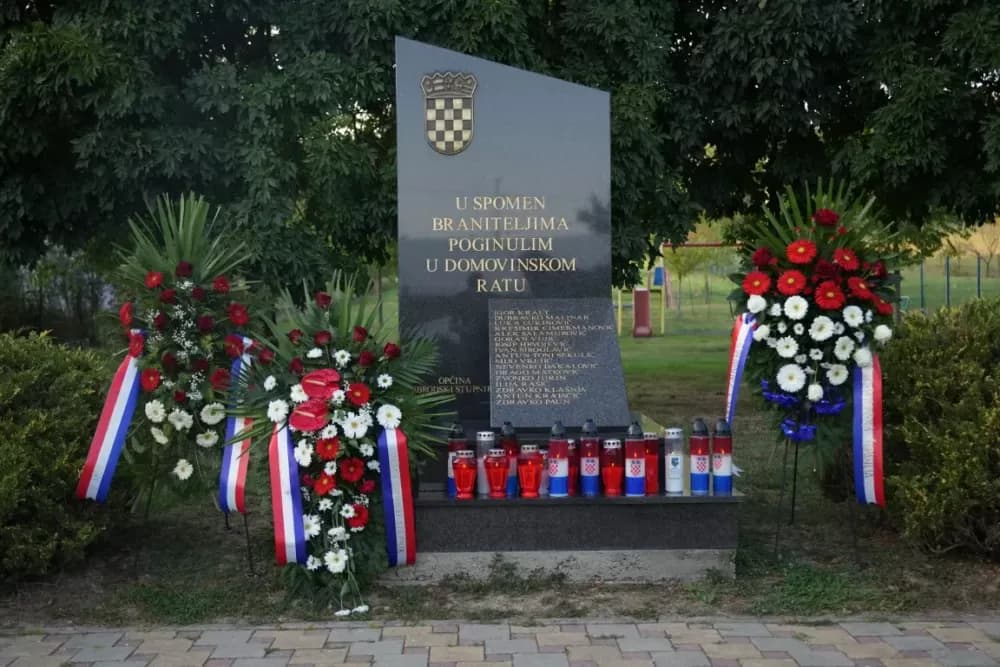 (FOTOGALERIJA) Proslavljen Dana općine Brodski Stupnik uz euharistijsko slavlje, polaganje vijenaca u čast poginulih branitelja i Svečanu sjednicu Općinskog vijeća