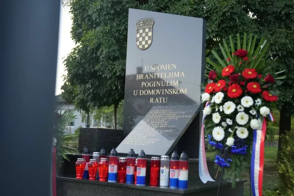 (FOTOGALERIJA) Proslavljen Dana općine Brodski Stupnik uz euharistijsko slavlje, polaganje vijenaca u čast poginulih branitelja i Svečanu sjednicu Općinskog vijeća