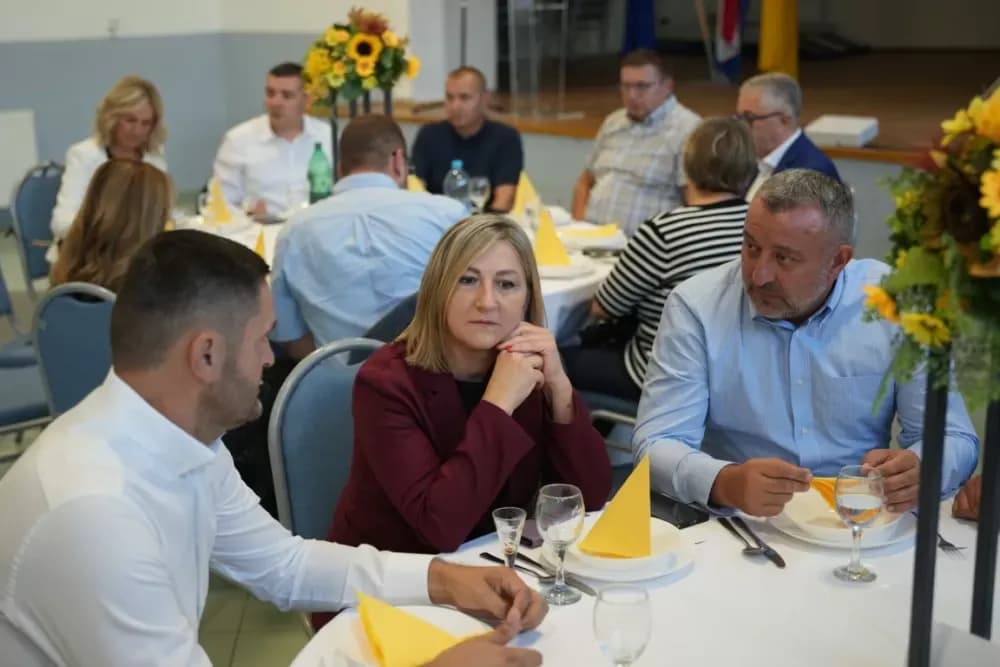 (FOTOGALERIJA) Proslavljen Dana općine Brodski Stupnik uz euharistijsko slavlje, polaganje vijenaca u čast poginulih branitelja i Svečanu sjednicu Općinskog vijeća