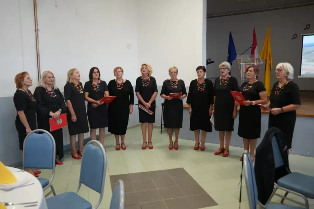 (FOTOGALERIJA) Proslavljen Dana općine Brodski Stupnik uz euharistijsko slavlje, polaganje vijenaca u čast poginulih branitelja i Svečanu sjednicu Općinskog vijeća