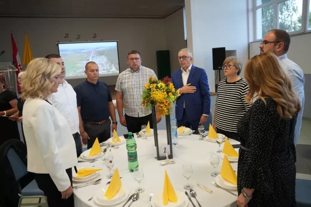 (FOTOGALERIJA) Proslavljen Dana općine Brodski Stupnik uz euharistijsko slavlje, polaganje vijenaca u čast poginulih branitelja i Svečanu sjednicu Općinskog vijeća