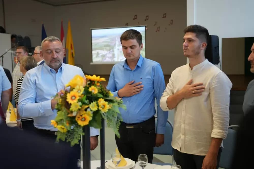 (FOTOGALERIJA) Proslavljen Dana općine Brodski Stupnik uz euharistijsko slavlje, polaganje vijenaca u čast poginulih branitelja i Svečanu sjednicu Općinskog vijeća