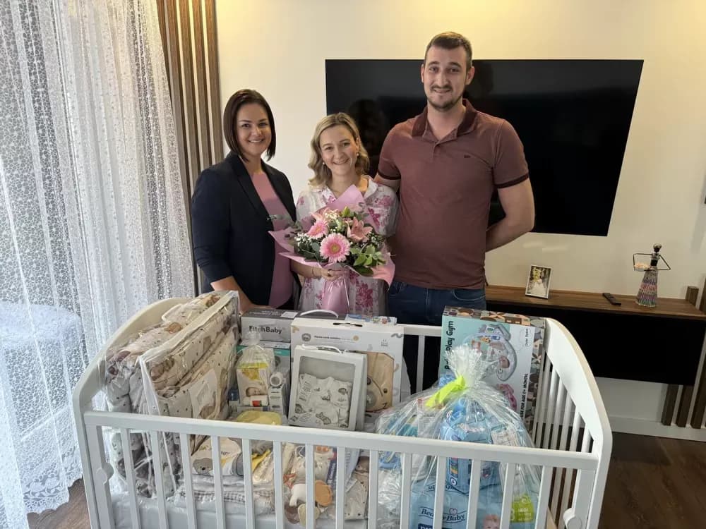 Grad Slavonski Brod uručio novih pet paketa opreme za bebe