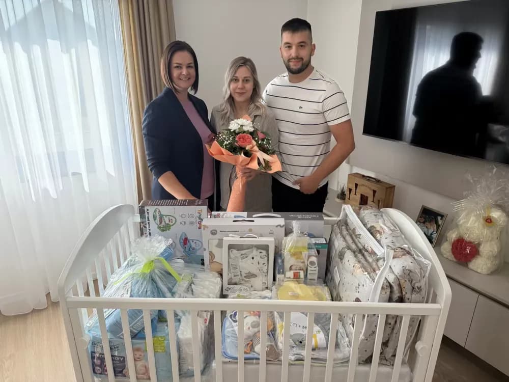 Grad Slavonski Brod uručio novih pet paketa opreme za bebe
