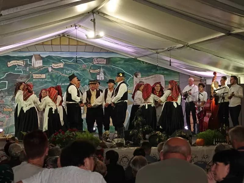 Snaše spretnim nogama gazile grožđe: Manifestacija koja gotovo četiri desetljeća uspješno spaja kulturu, tradiciju, enologiju i gastronomiju