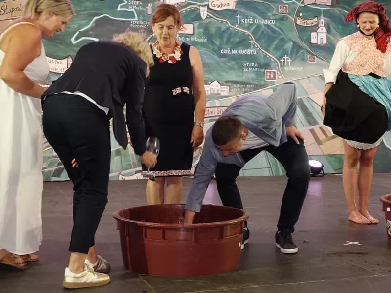 Snaše spretnim nogama gazile grožđe: Manifestacija koja gotovo četiri desetljeća uspješno spaja kulturu, tradiciju, enologiju i gastronomiju