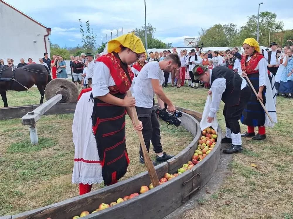 [FOTOGALERIJA] Sve onako kako se to nekad radilo: 44. Ižmača u Beravcima