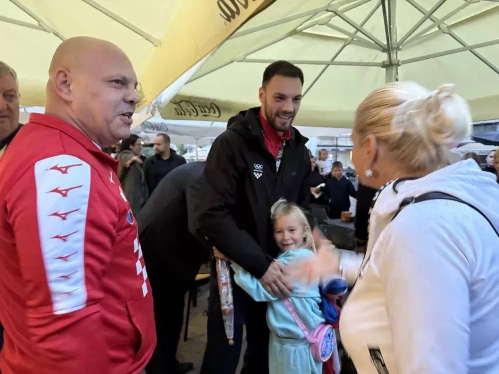 Slavonski Brod s ponosom dočekao svjetskog brončanog boksača Gabrijela Veočića