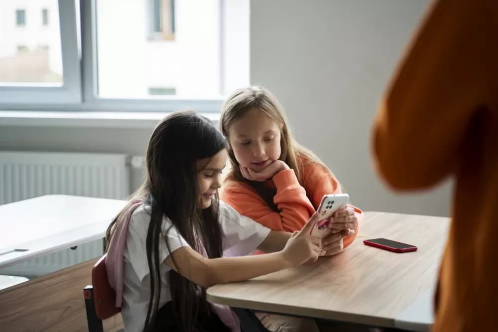 Grad Slavonski Brod izdao preporuku o zabrani korištenja mobitela u osnovnim školama