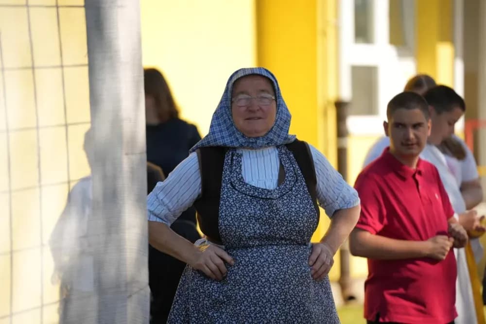 (FOTOGALERIJA) Dan koji će mještani Sikirevaca i okolnih mjesta dugo pamtiti: Položen kamen temeljac za gradnju nove školsko sportske dvorane