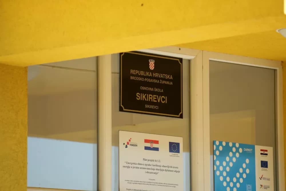 (FOTOGALERIJA) Dan koji će mještani Sikirevaca i okolnih mjesta dugo pamtiti: Položen kamen temeljac za gradnju nove školsko sportske dvorane