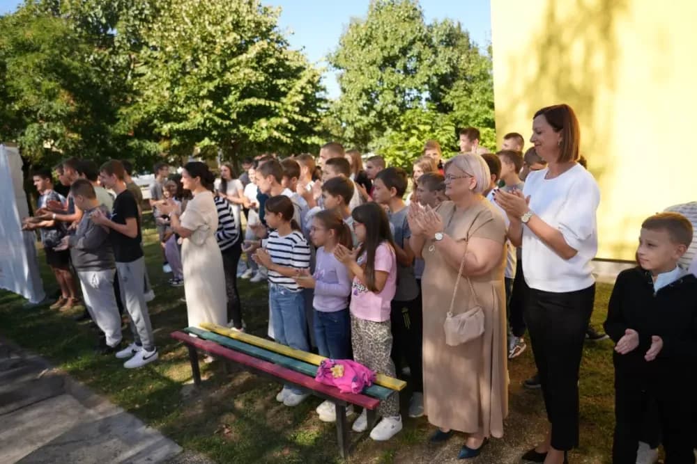 (FOTOGALERIJA) Dan koji će mještani Sikirevaca i okolnih mjesta dugo pamtiti: Položen kamen temeljac za gradnju nove školsko sportske dvorane
