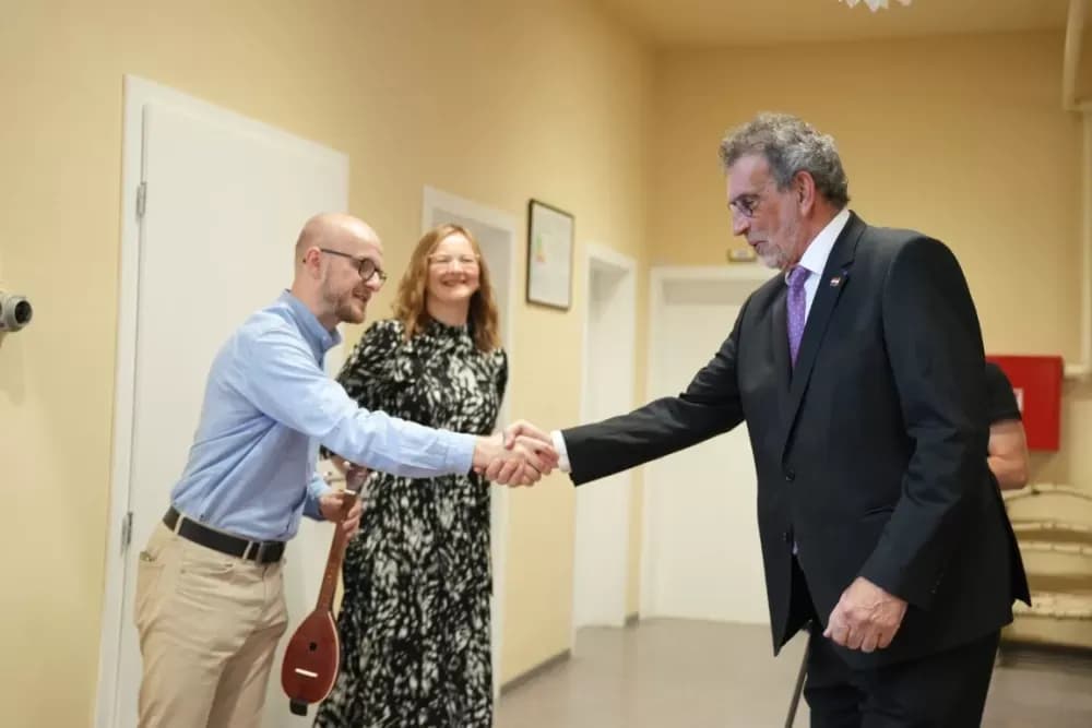 (FOTOGALERIJA) Dan koji će mještani Sikirevaca i okolnih mjesta dugo pamtiti: Položen kamen temeljac za gradnju nove školsko sportske dvorane