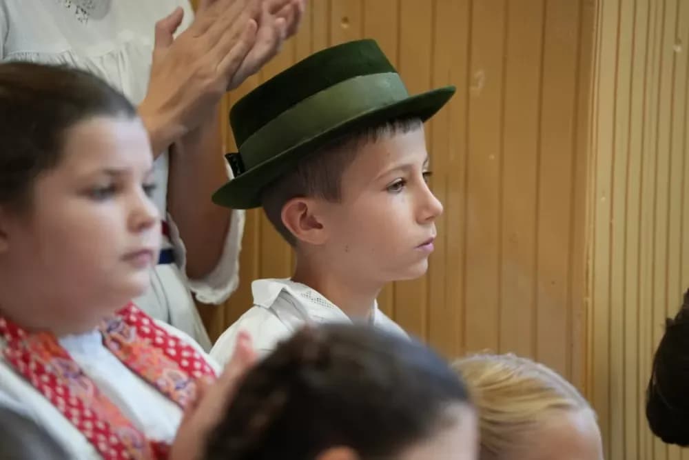 (FOTOGALERIJA) Dan koji će mještani Sikirevaca i okolnih mjesta dugo pamtiti: Položen kamen temeljac za gradnju nove školsko sportske dvorane