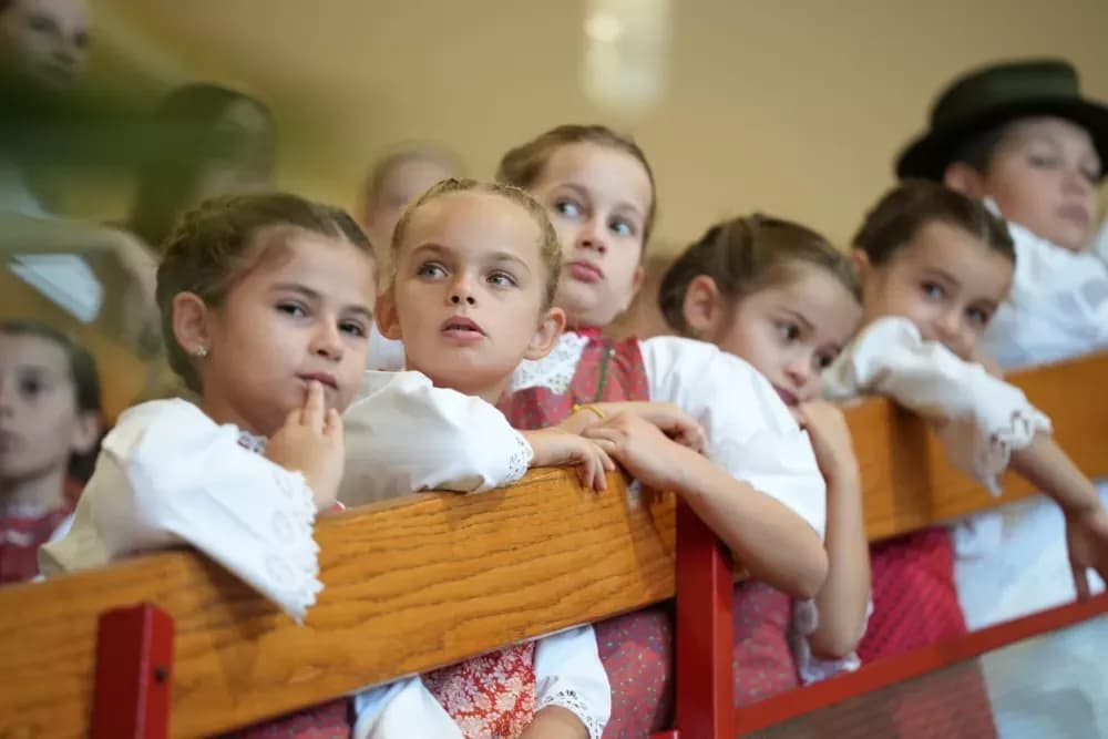 (FOTOGALERIJA) Dan koji će mještani Sikirevaca i okolnih mjesta dugo pamtiti: Položen kamen temeljac za gradnju nove školsko sportske dvorane