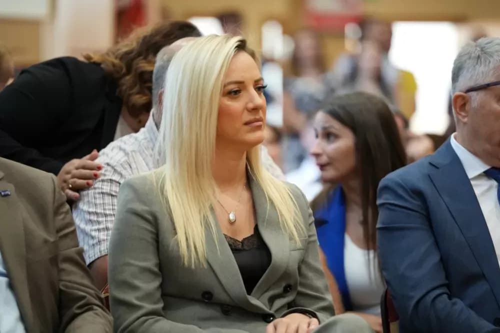 (FOTOGALERIJA) Dan koji će mještani Sikirevaca i okolnih mjesta dugo pamtiti: Položen kamen temeljac za gradnju nove školsko sportske dvorane