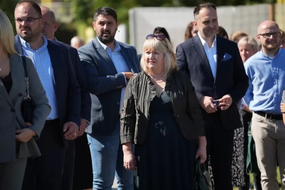 (FOTOGALERIJA) Dan koji će mještani Sikirevaca i okolnih mjesta dugo pamtiti: Položen kamen temeljac za gradnju nove školsko sportske dvorane