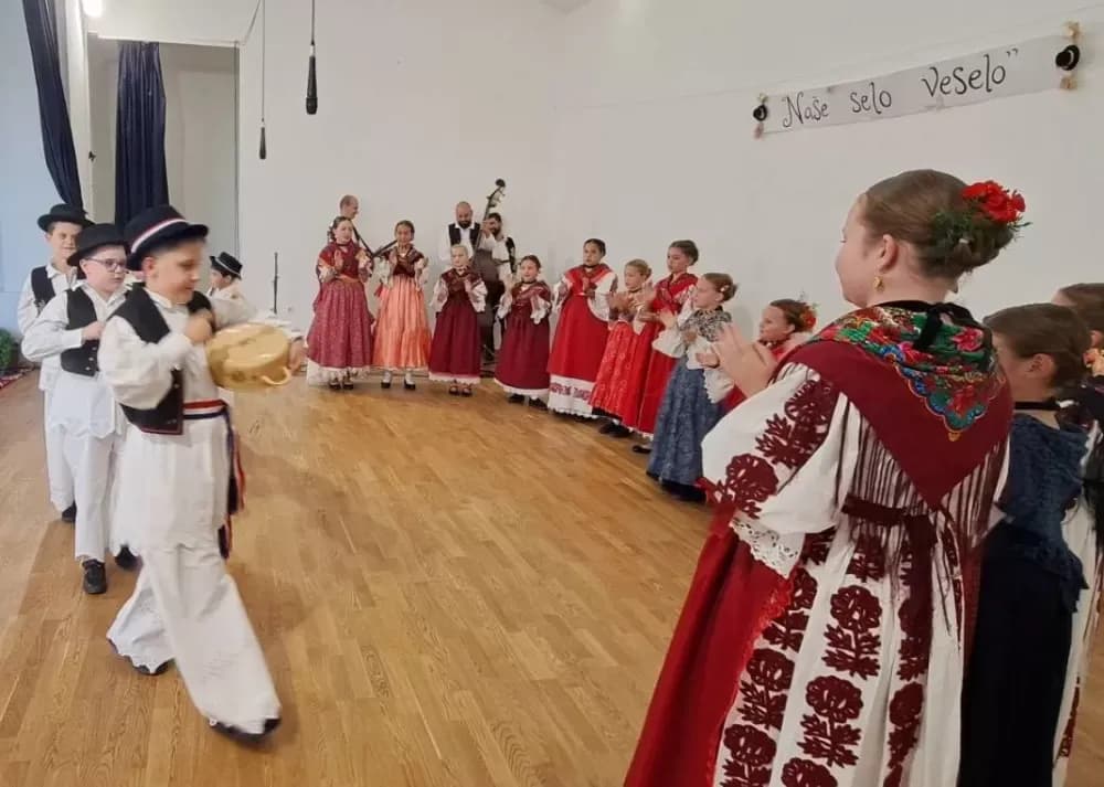 NAŠE SELO VESELO - Odjeknula poruka iz Sibinja: ʼroditelji, dajte šansu folkloru za svoju djecu...ʼ