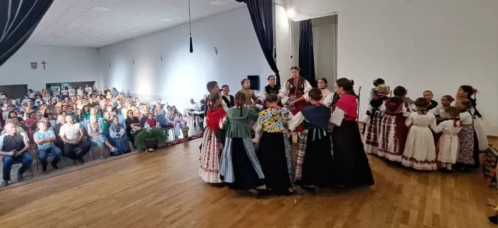 NAŠE SELO VESELO - Odjeknula poruka iz Sibinja: ʼroditelji, dajte šansu folkloru za svoju djecu...ʼ