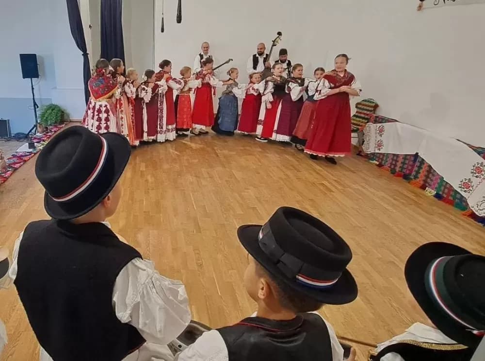 NAŠE SELO VESELO - Odjeknula poruka iz Sibinja: ʼroditelji, dajte šansu folkloru za svoju djecu...ʼ