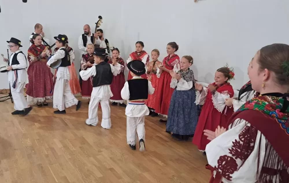 NAŠE SELO VESELO - Odjeknula poruka iz Sibinja: ʼroditelji, dajte šansu folkloru za svoju djecu...ʼ
