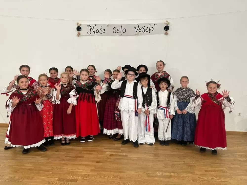 Od malih nogu uče biti čuvari tradicije: Održana 3.dječja smotra u Sibinju