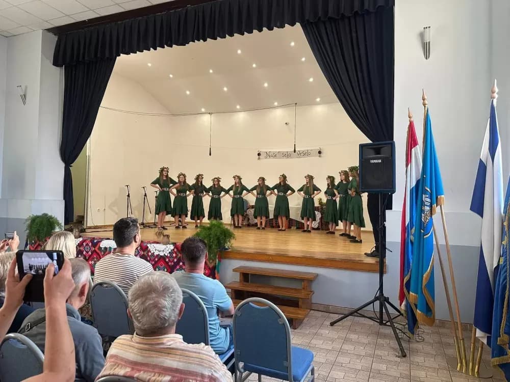 Od malih nogu uče biti čuvari tradicije: Održana 3.dječja smotra u Sibinju