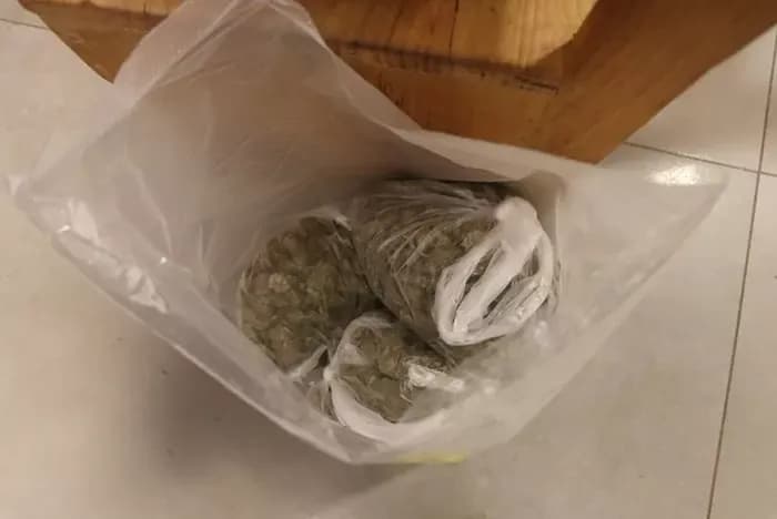 Na nekoliko lokacija pronađena veća količina droge i oružja