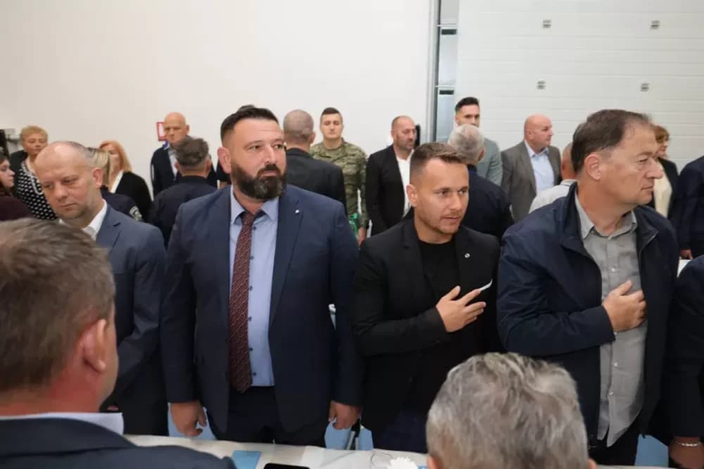 (FOTOGALERIJA) Dostojanstveno obilježen Dan policije u Brodsko-posavskoj županiji: Pijetet, zahvalnost i predanost službi