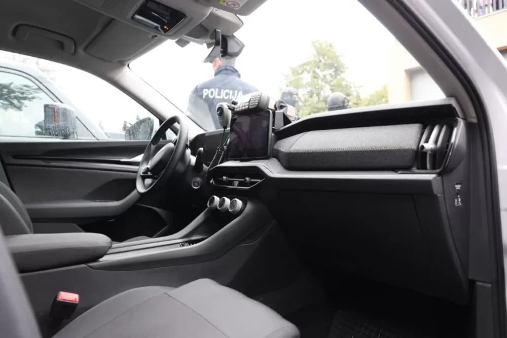 (FOTOGALERIJA) Dostojanstveno obilježen Dan policije u Brodsko-posavskoj županiji: Pijetet, zahvalnost i predanost službi