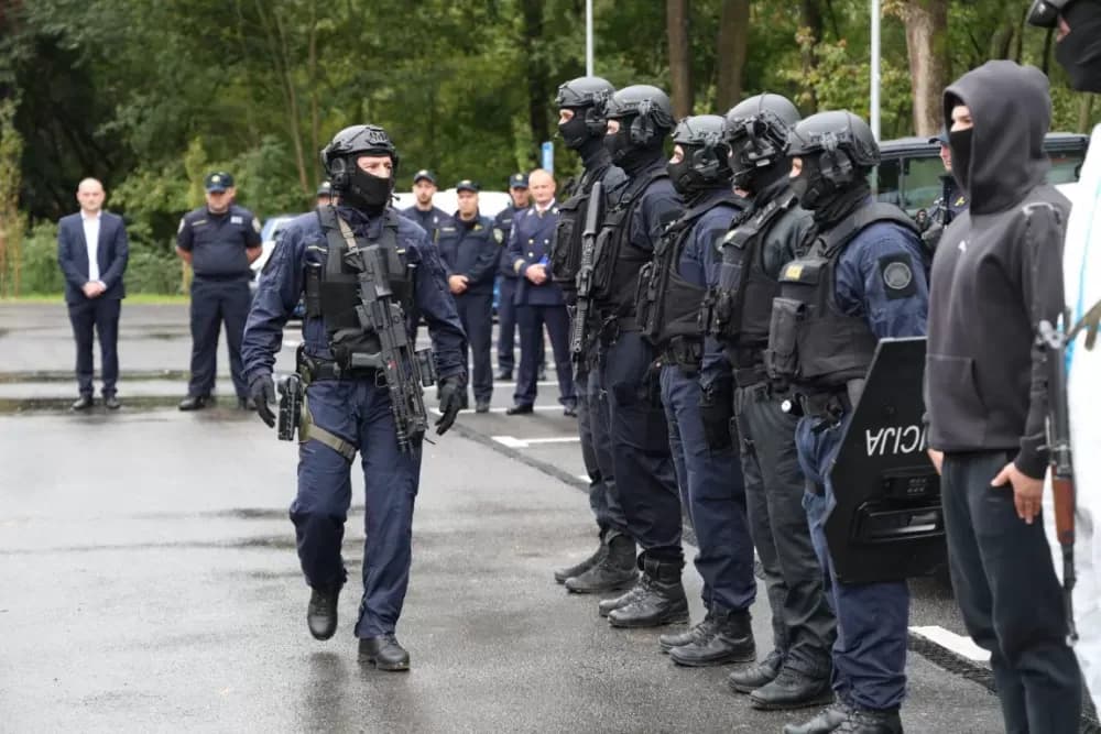 (FOTOGALERIJA) Dostojanstveno obilježen Dan policije u Brodsko-posavskoj županiji: Pijetet, zahvalnost i predanost službi