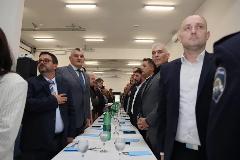 (FOTOGALERIJA) Dostojanstveno obilježen Dan policije u Brodsko-posavskoj županiji: Pijetet, zahvalnost i predanost službi
