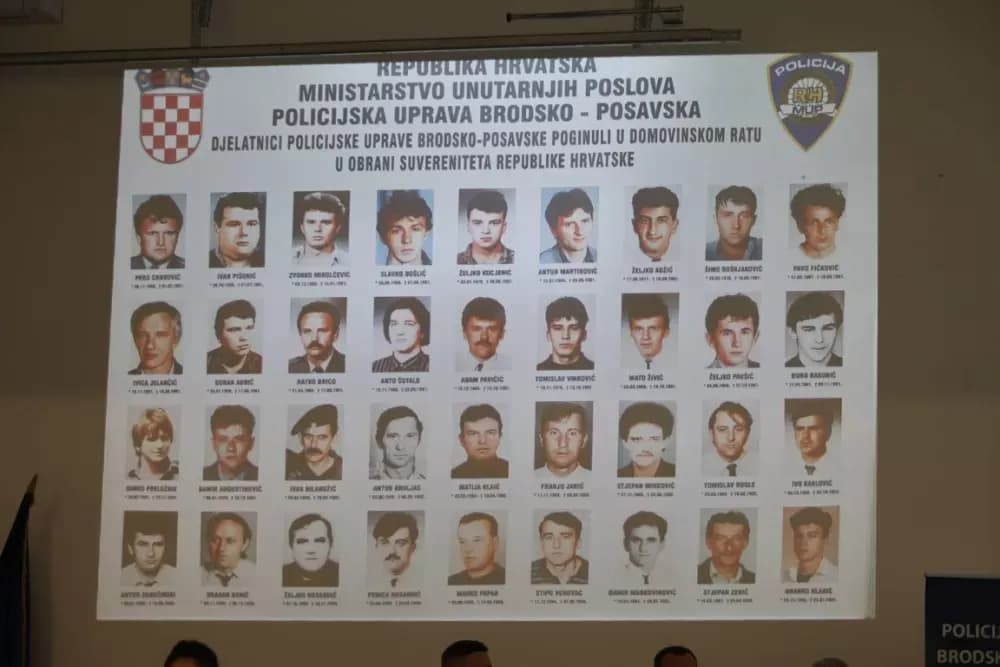 (FOTOGALERIJA) Dostojanstveno obilježen Dan policije u Brodsko-posavskoj županiji: Pijetet, zahvalnost i predanost službi