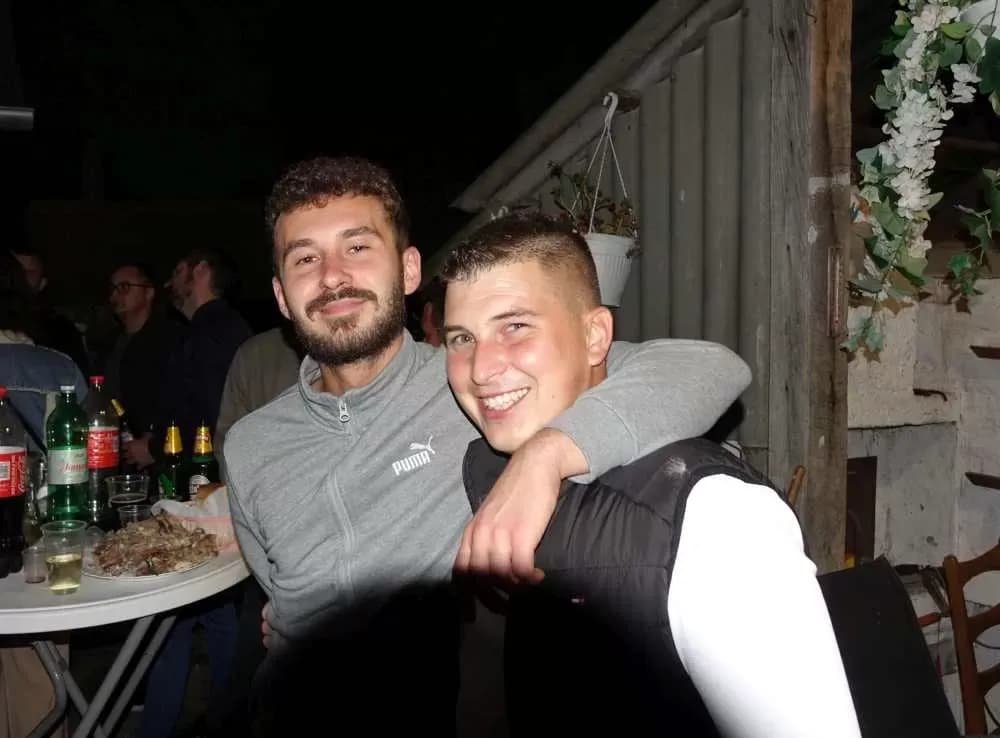 Slavonska fešta za pamćenje: Rođeni blizanci Bruno i Borna, slavilo se uz perje, pjesmu i 90. rođendan pradjeda
