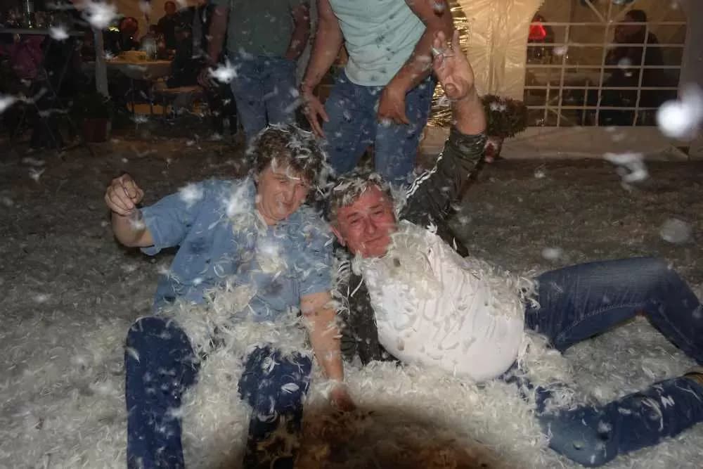 Slavonska fešta za pamćenje: Rođeni blizanci Bruno i Borna, slavilo se uz perje, pjesmu i 90. rođendan pradjeda