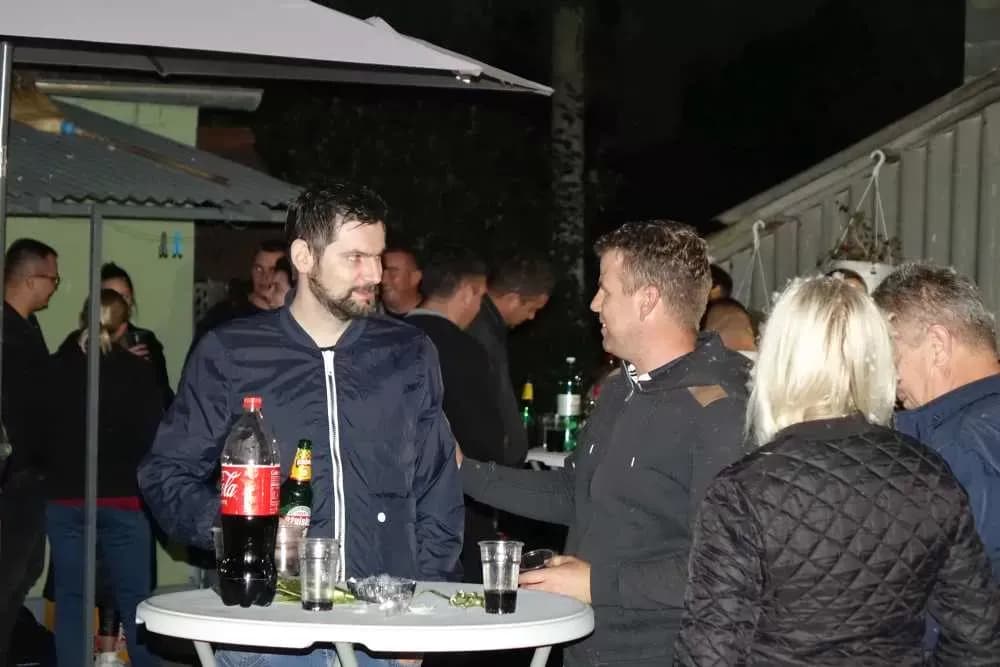 Slavonska fešta za pamćenje: Rođeni blizanci Bruno i Borna, slavilo se uz perje, pjesmu i 90. rođendan pradjeda
