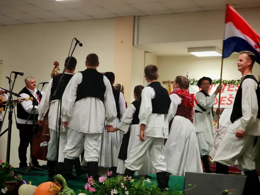 Bicko Selo 26. put domaćin manifestacije “Oj, jeseni, al’ ideš polako!” – UKUD Biđani obilježili 40 godina rada