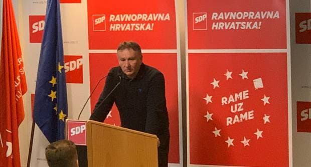 Tamburaši Podrumski bećari i Astal osvojili nagrade na subotičkom festivalu, koji je priznanje dao požeškom novinaru