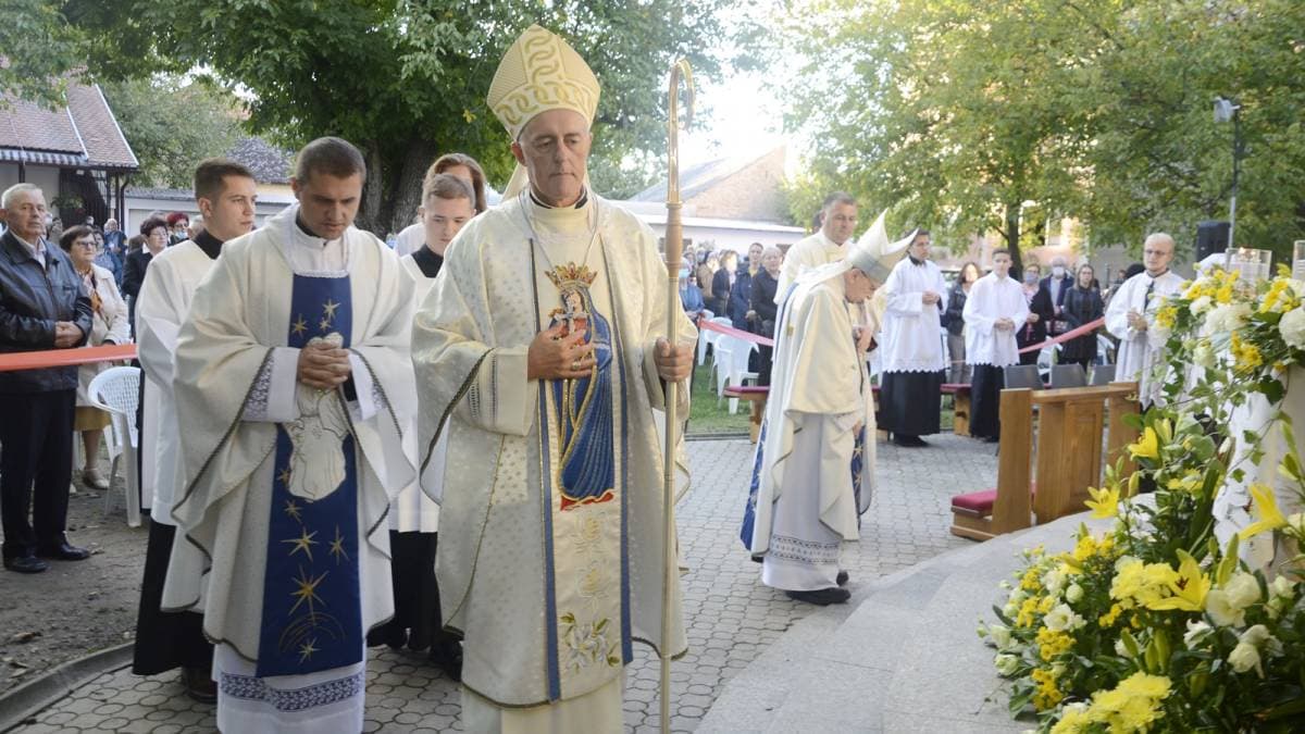 Tamburaši Podrumski bećari i Astal osvojili nagrade na subotičkom festivalu, koji je priznanje dao požeškom novinaru